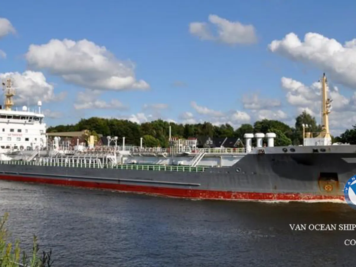 Olie-/chemikaliëntanker te koop