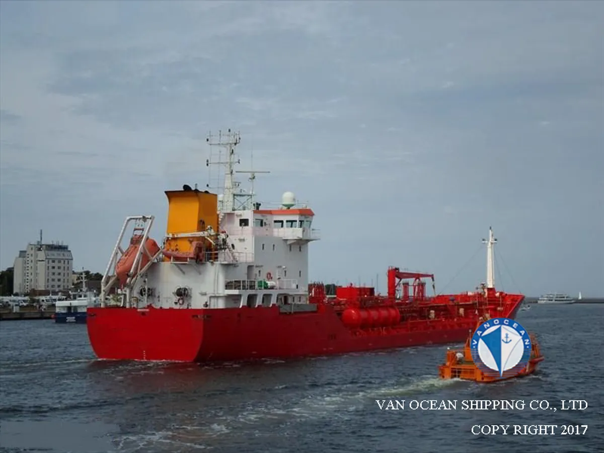 Olie-/chemikaliëntanker te koop