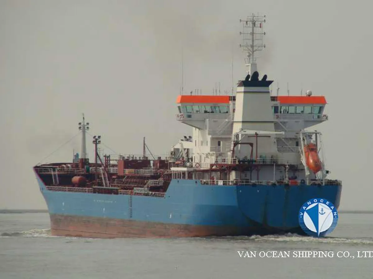 Olie-/chemikaliëntanker te koop