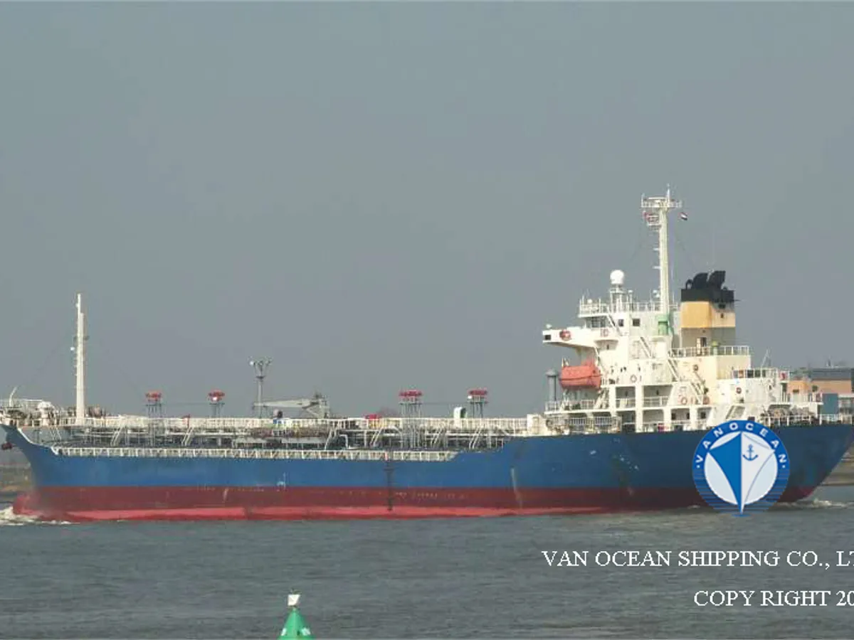Olie-/chemikaliëntanker te koop