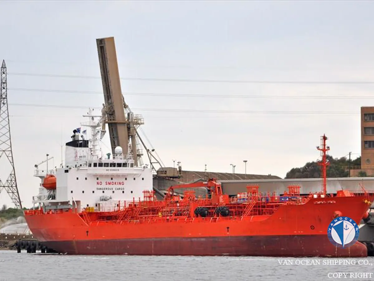 Olie-/chemikaliëntanker te koop