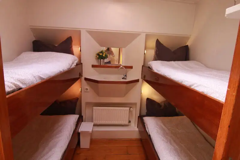 Drijvend hotel te koop