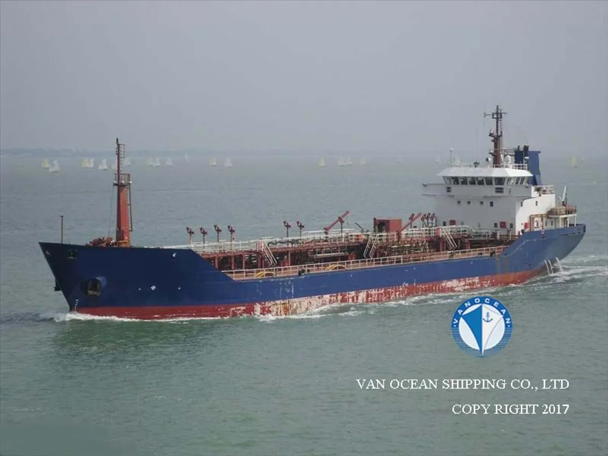 Olie-/chemikaliëntanker te koop