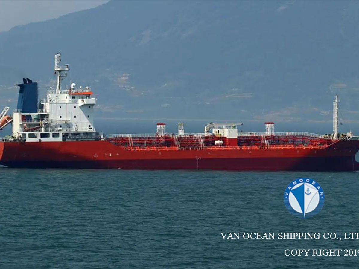 Olie-/chemikaliëntanker te koop