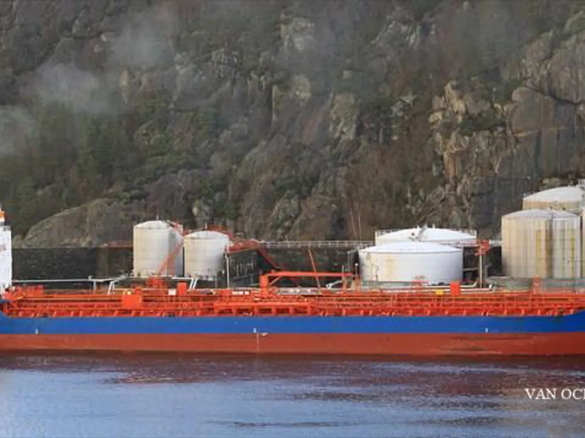 Olie-/chemikaliëntanker te koop