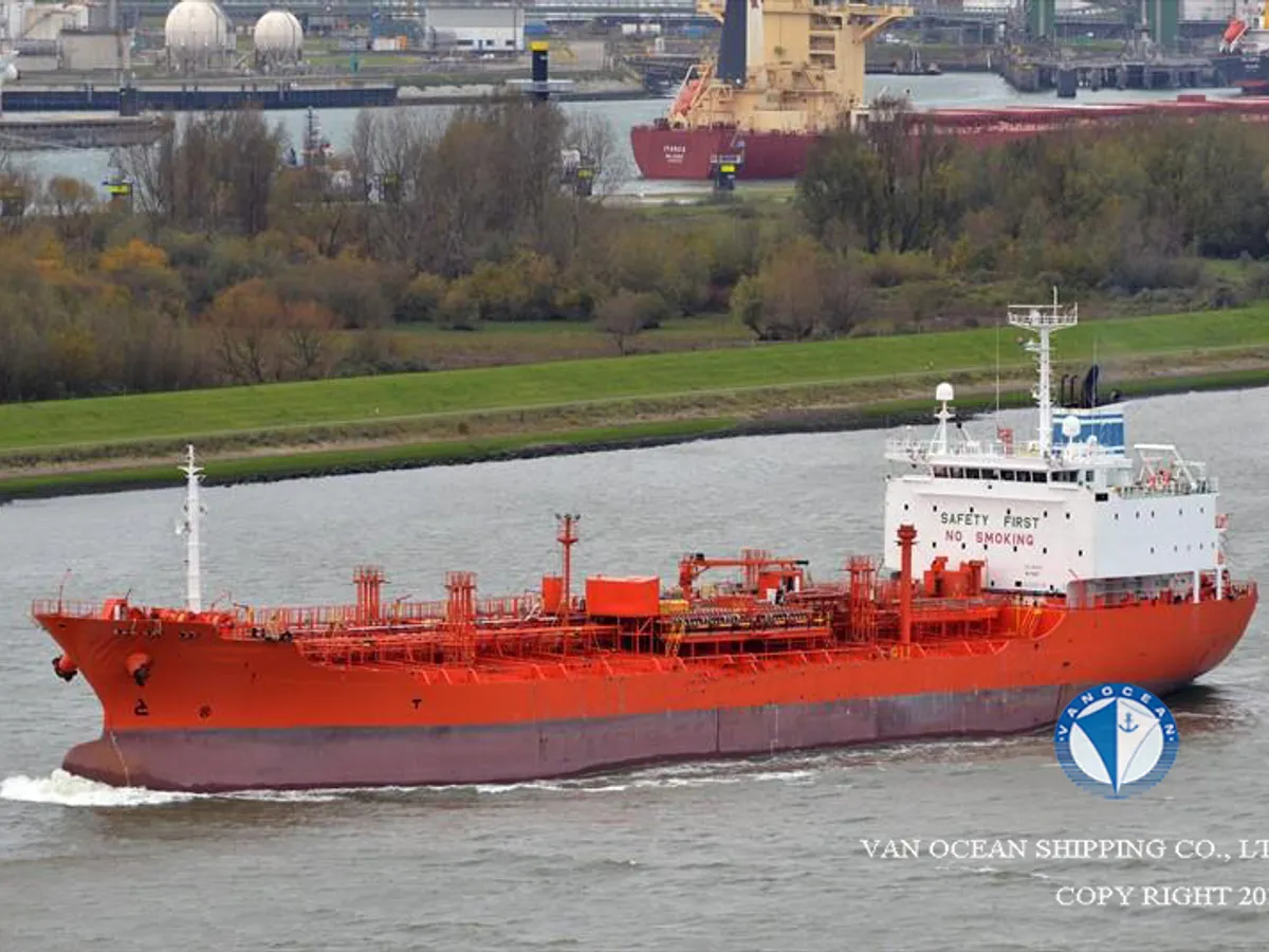 Olie-/chemikaliëntanker te koop