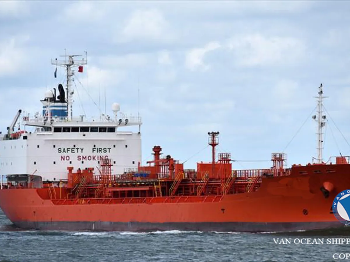 Olie-/chemikaliëntanker te koop