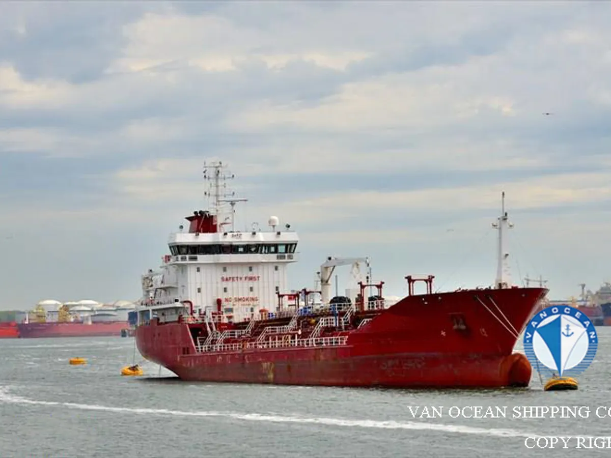 Olie-/chemikaliëntanker te koop