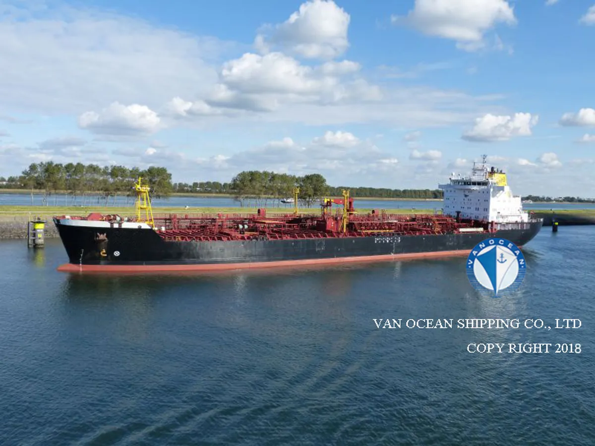 Olie-/chemikaliëntanker te koop