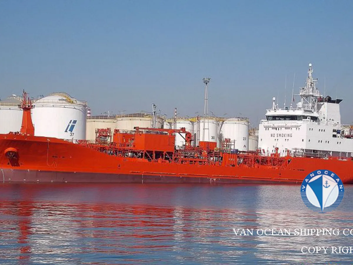Olie-/chemikaliëntanker te koop