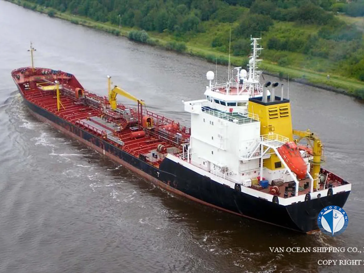 Olie-/chemikaliëntanker te koop