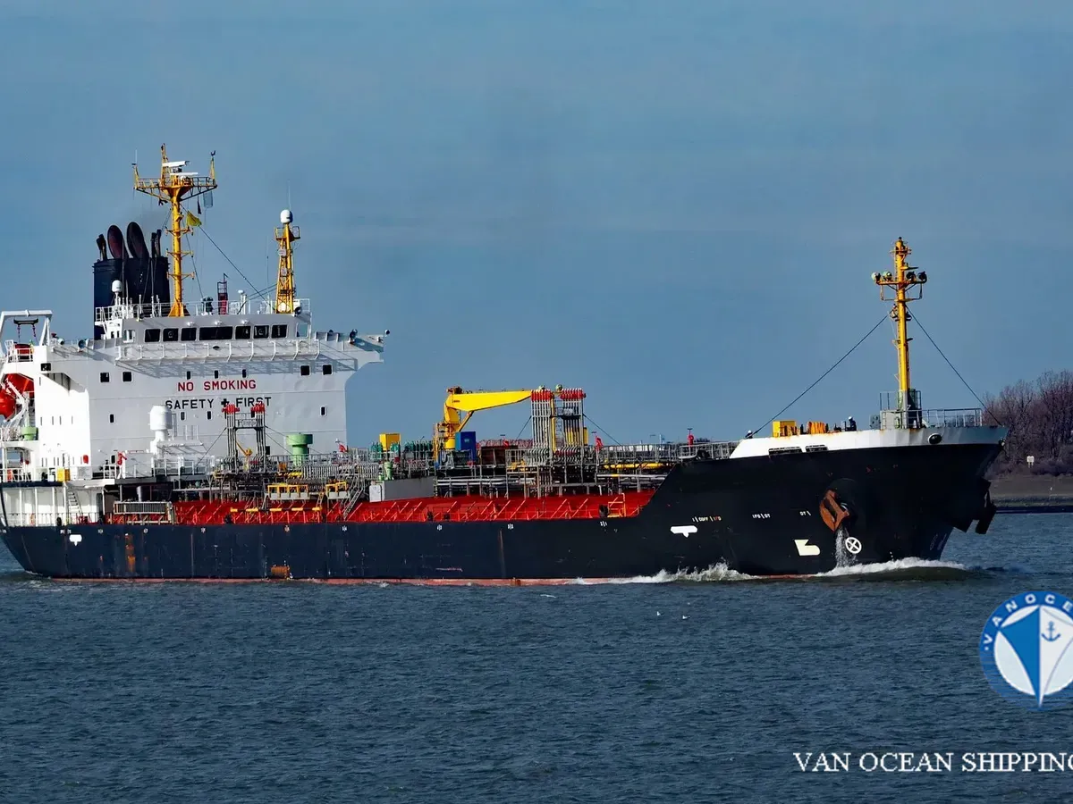Olie-/chemikaliëntanker te koop