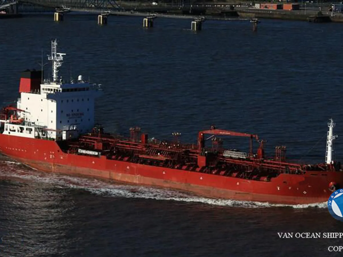 Olie-/chemikaliëntanker te koop