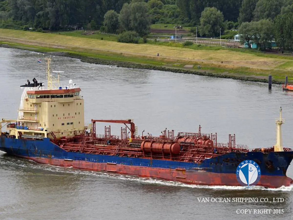 Olie-/chemikaliëntanker te koop