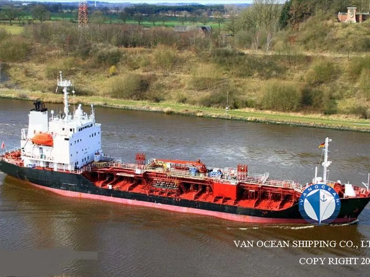Olie-/chemikaliëntanker te koop