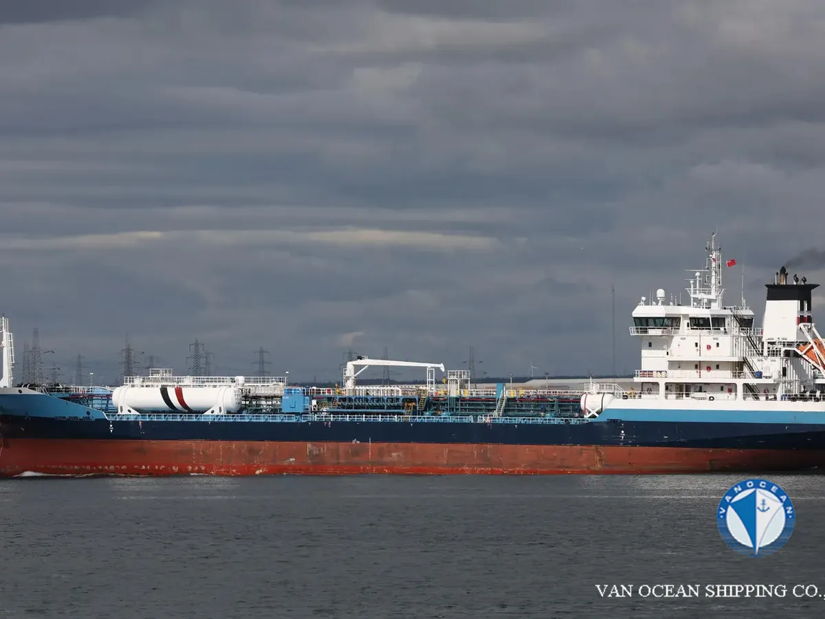 Olie-/chemikaliëntanker te koop