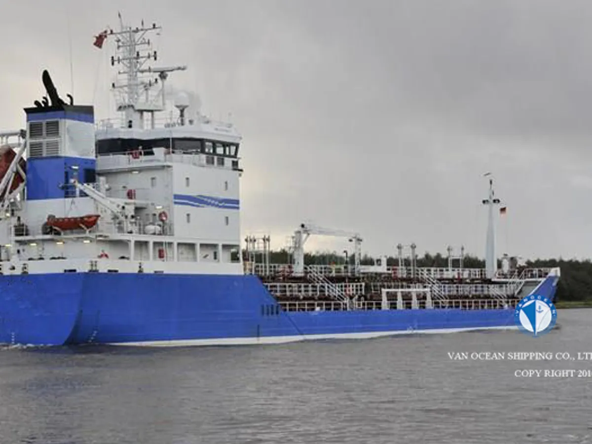 Olie-/chemikaliëntanker te koop