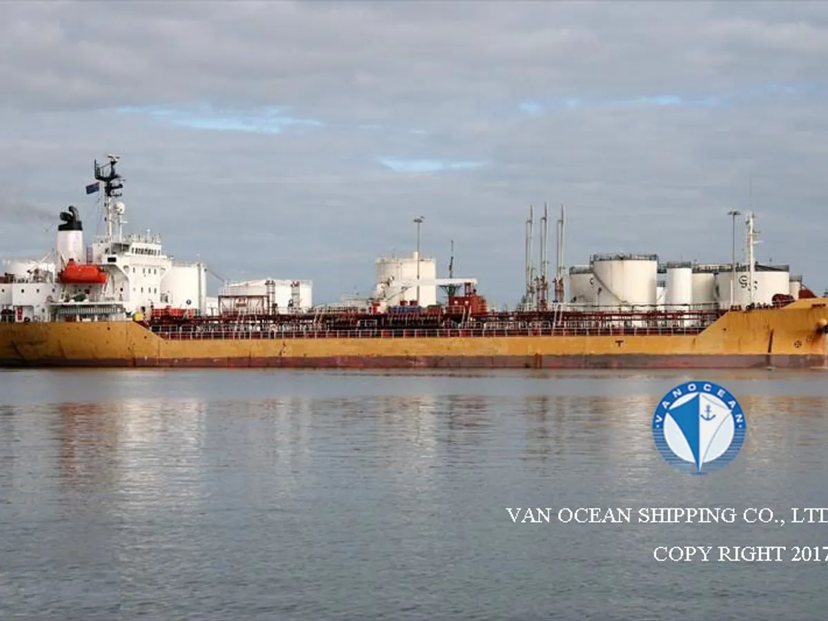 Olie-/chemikaliëntanker te koop