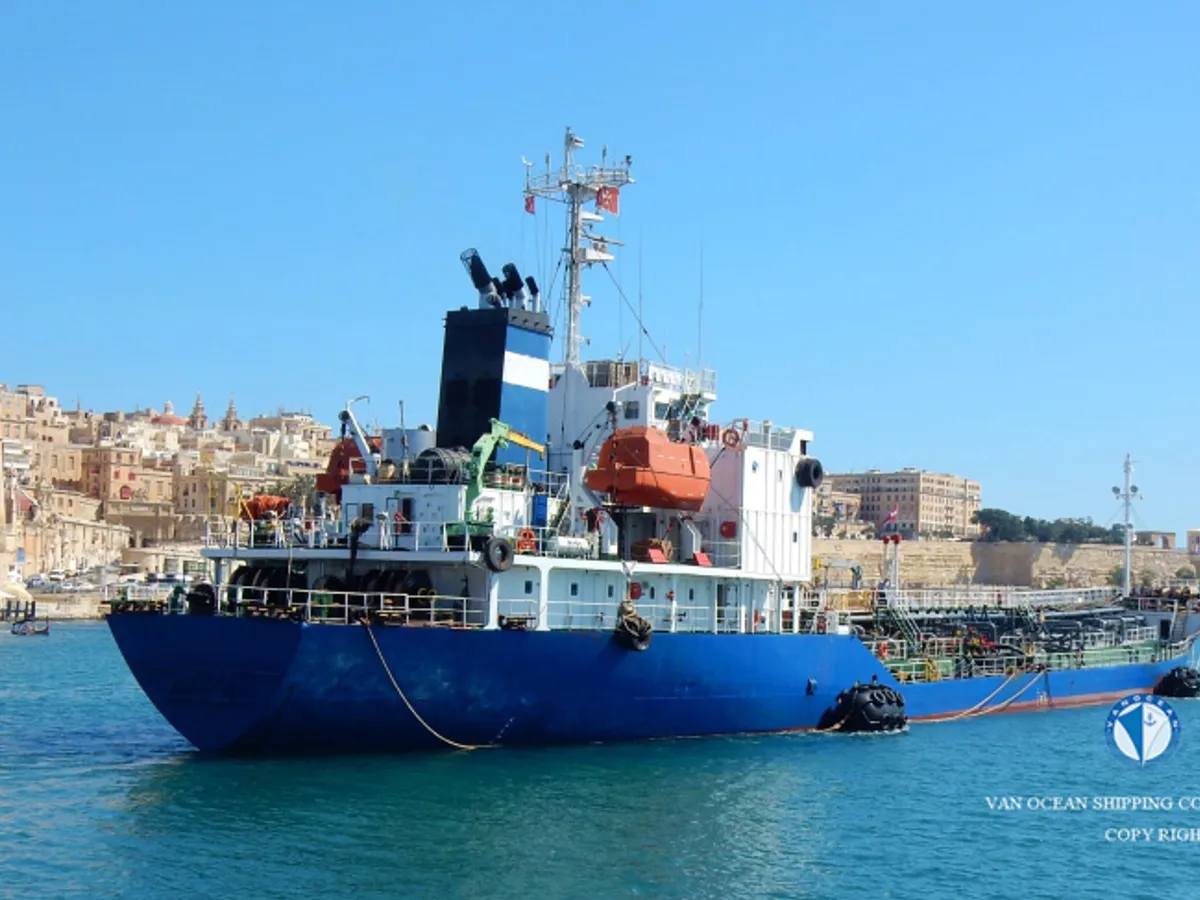 Olie-/chemikaliëntanker te koop
