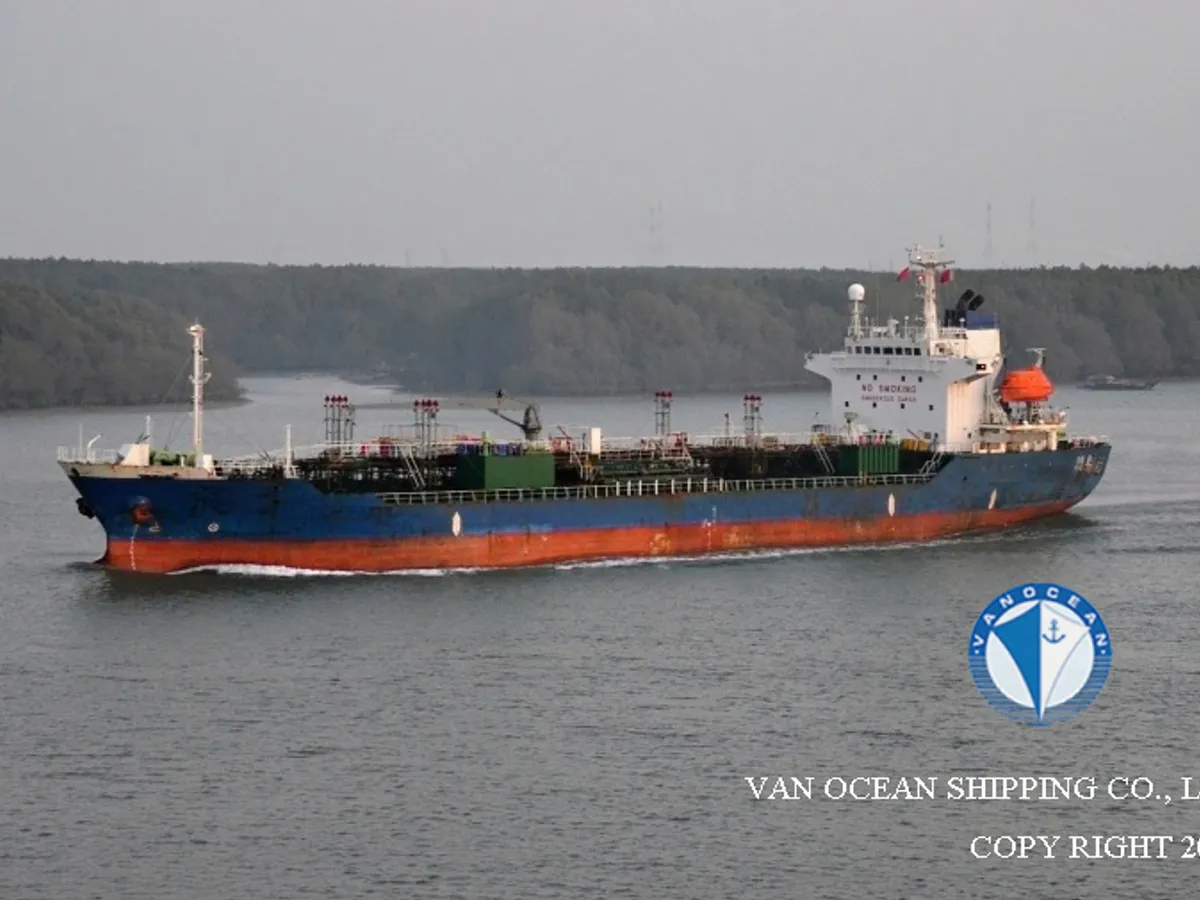 Olie-/chemikaliëntanker te koop