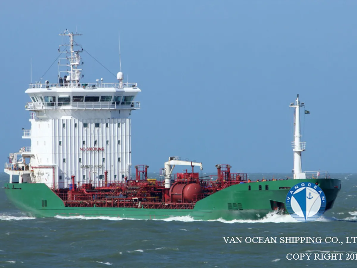 Olie-/chemikaliëntanker te koop