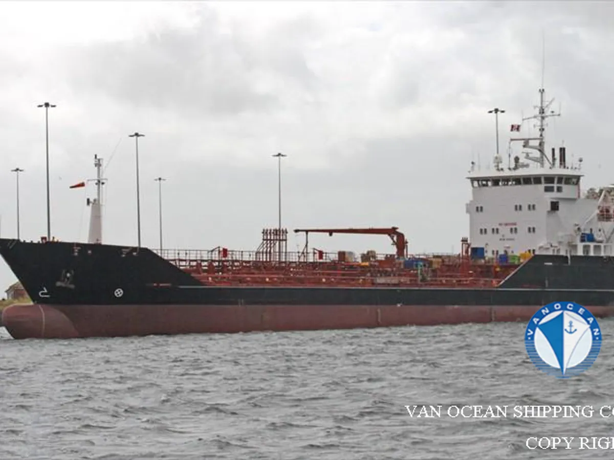 Olie-/chemikaliëntanker te koop