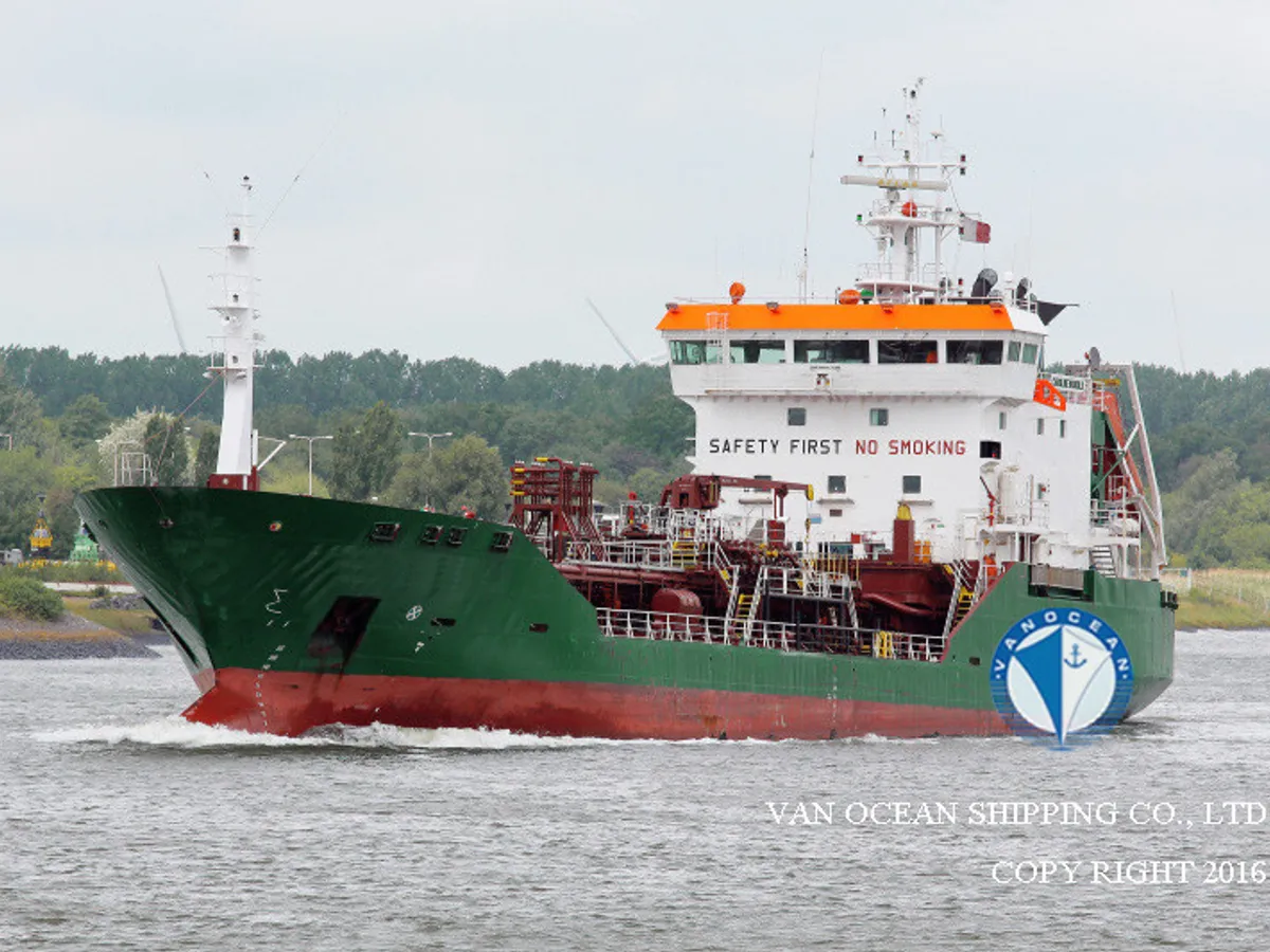 Olie-/chemikaliëntanker te koop