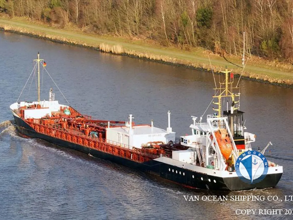 Olie-/chemikaliëntanker te koop