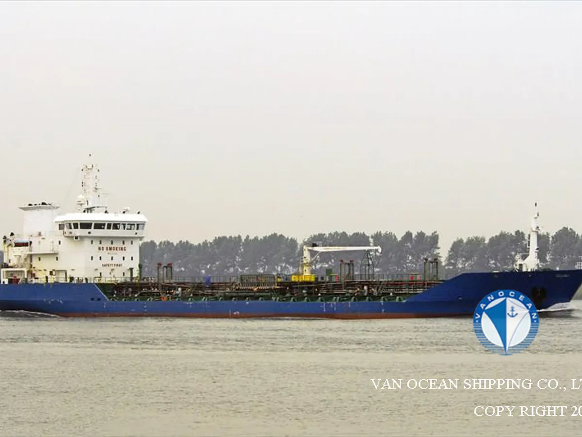 Olie-/chemikaliëntanker te koop
