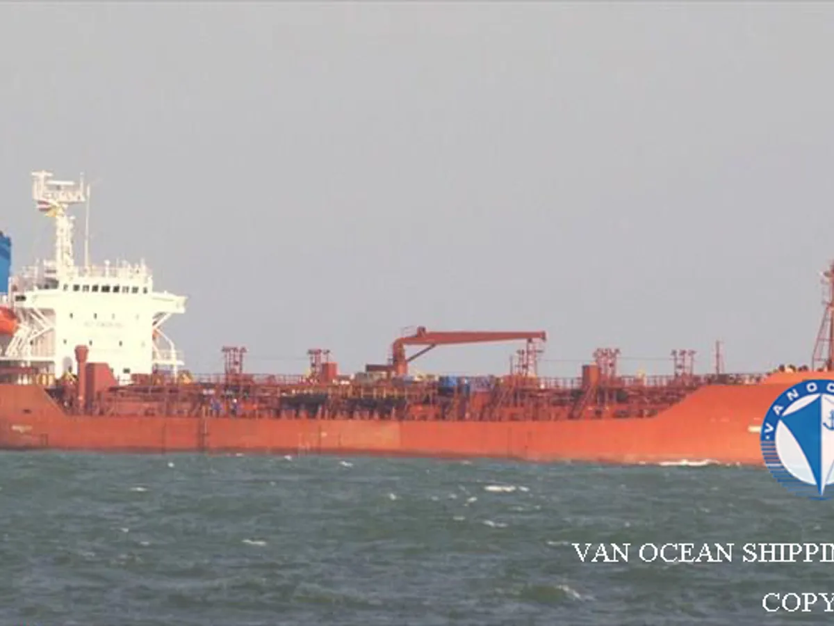 Olie-/chemikaliëntanker te koop