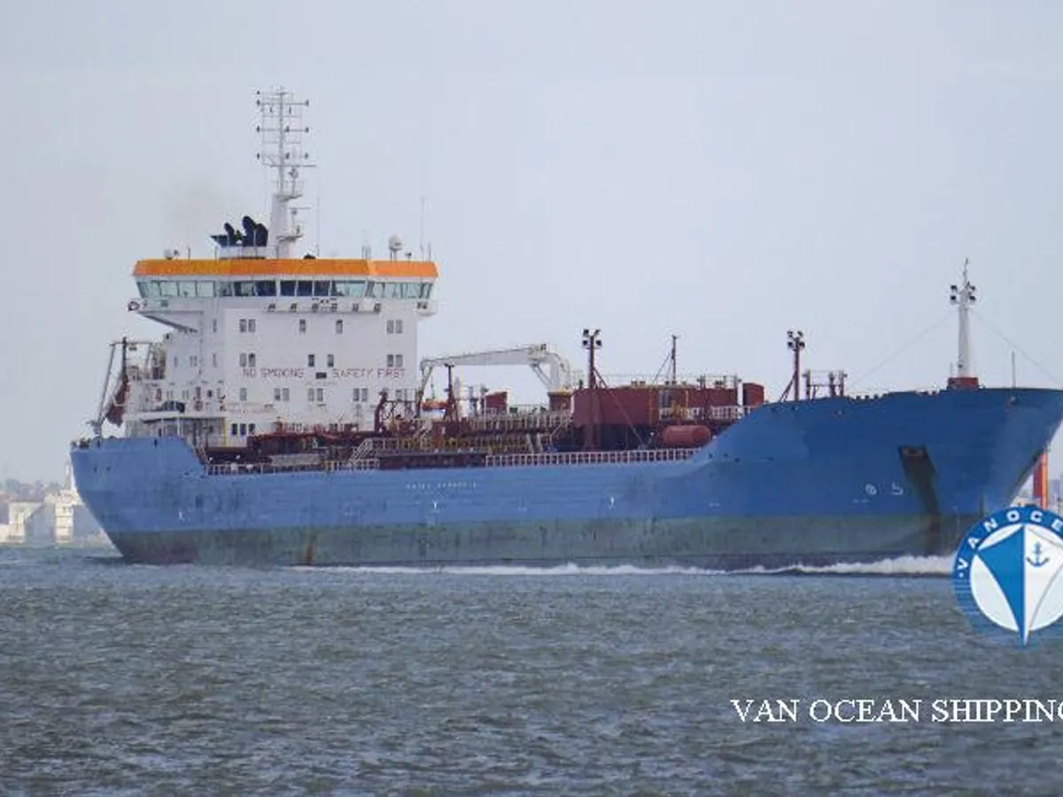 Olie-/chemikaliëntanker te koop