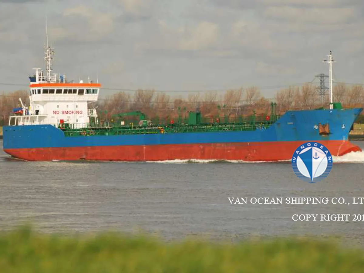 Olie-/chemikaliëntanker te koop