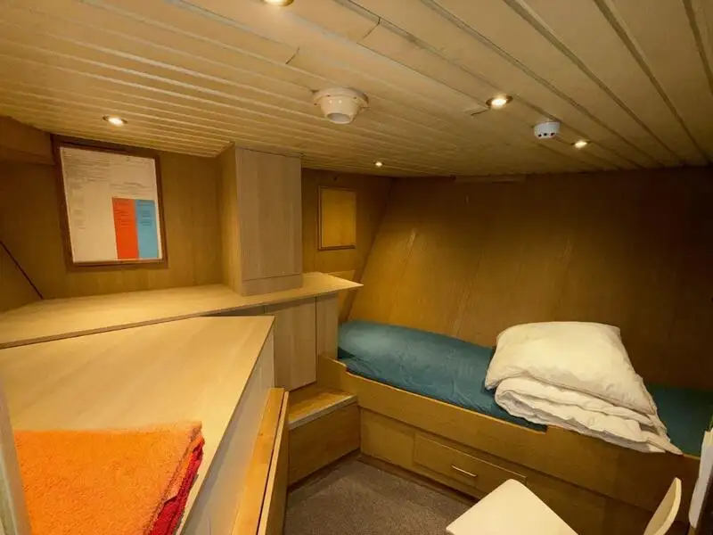 Bevoorradingsschip te koop