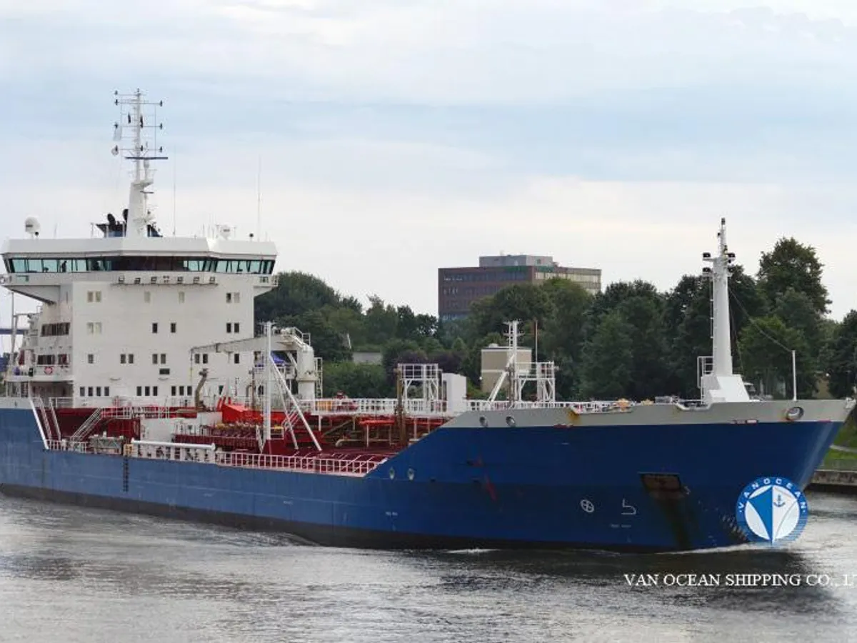 Olie-/chemikaliëntanker te koop