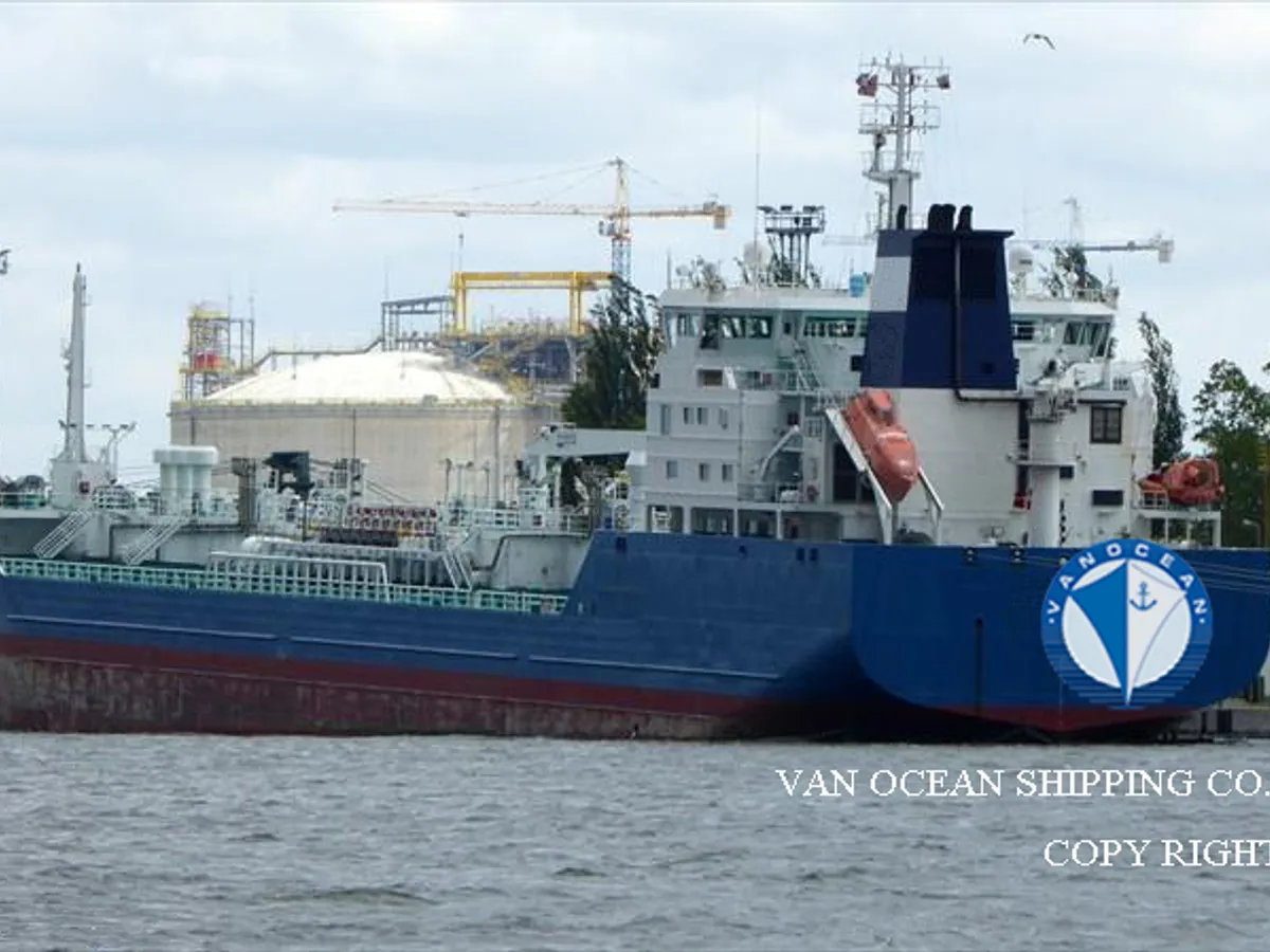 Olie-/chemikaliëntanker te koop
