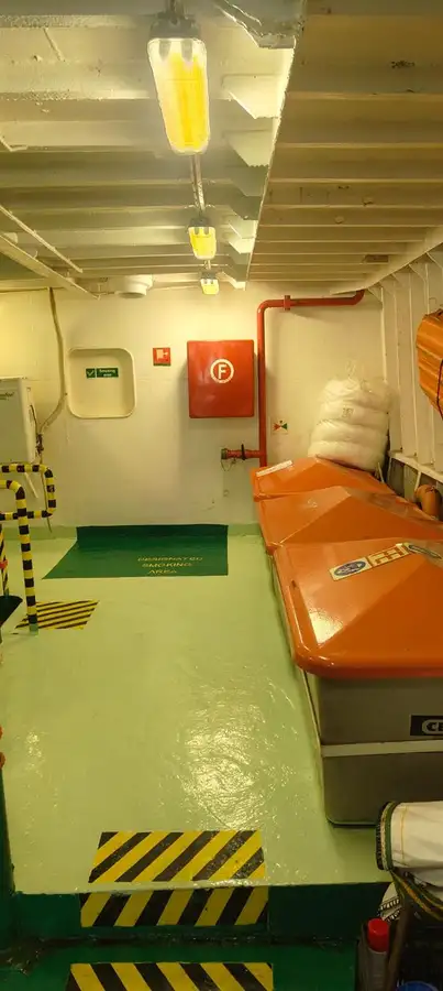 Bevoorradingsschip te koop