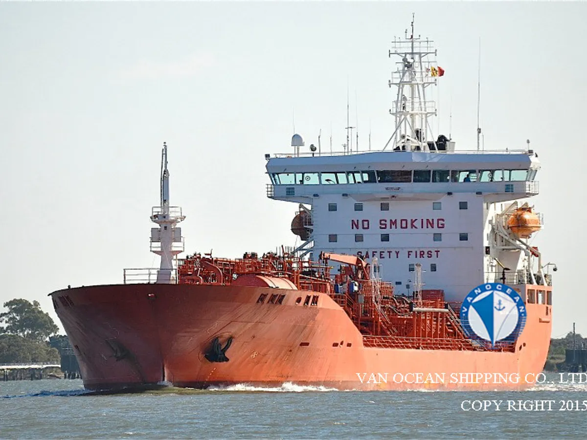 Olie-/chemikaliëntanker te koop