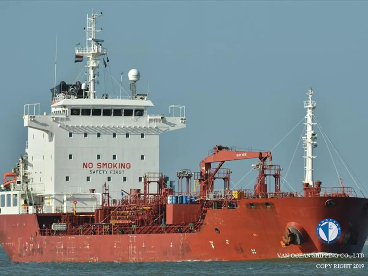 Olie-/chemikaliëntanker te koop