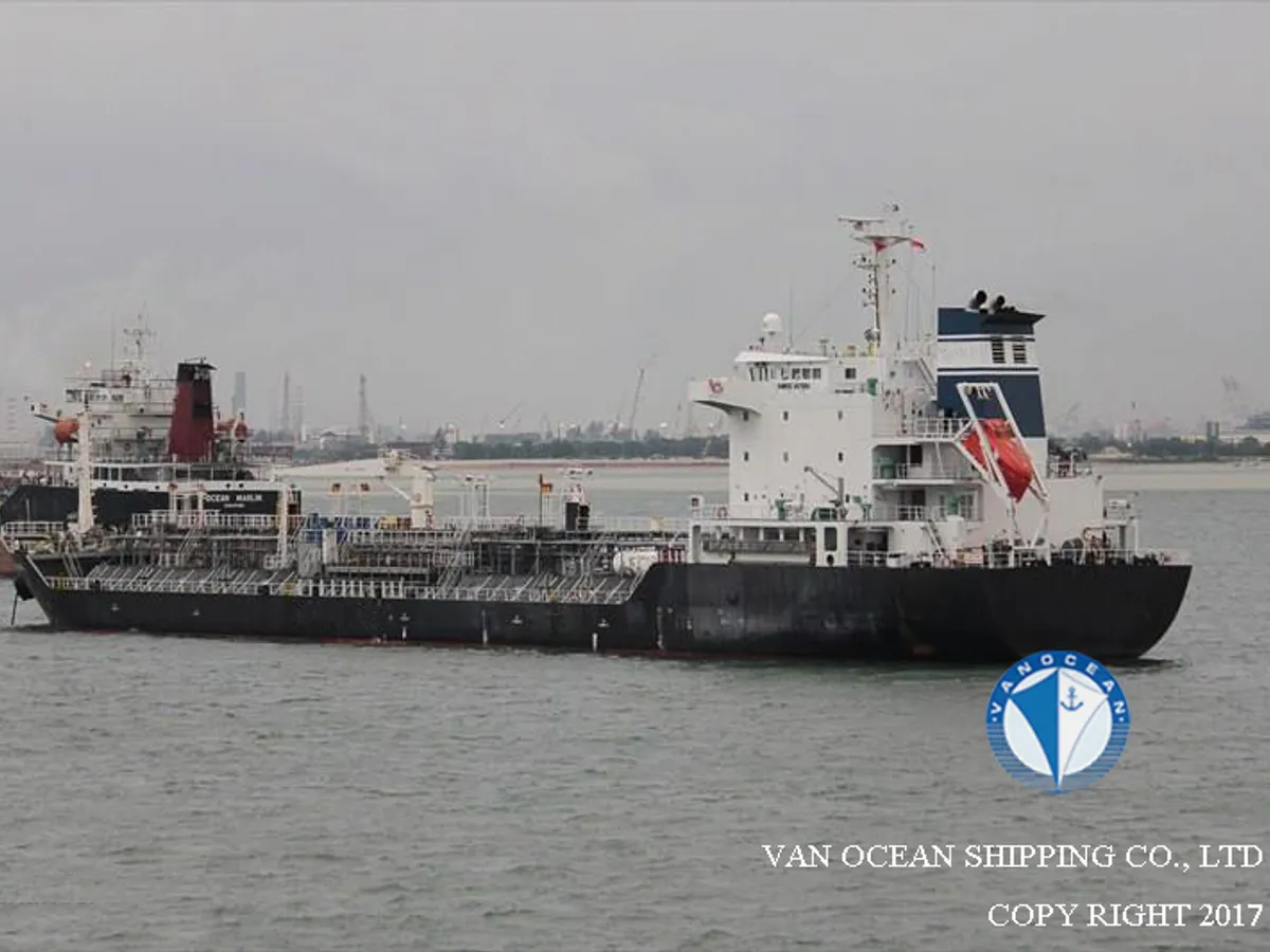 Olie-/chemikaliëntanker te koop