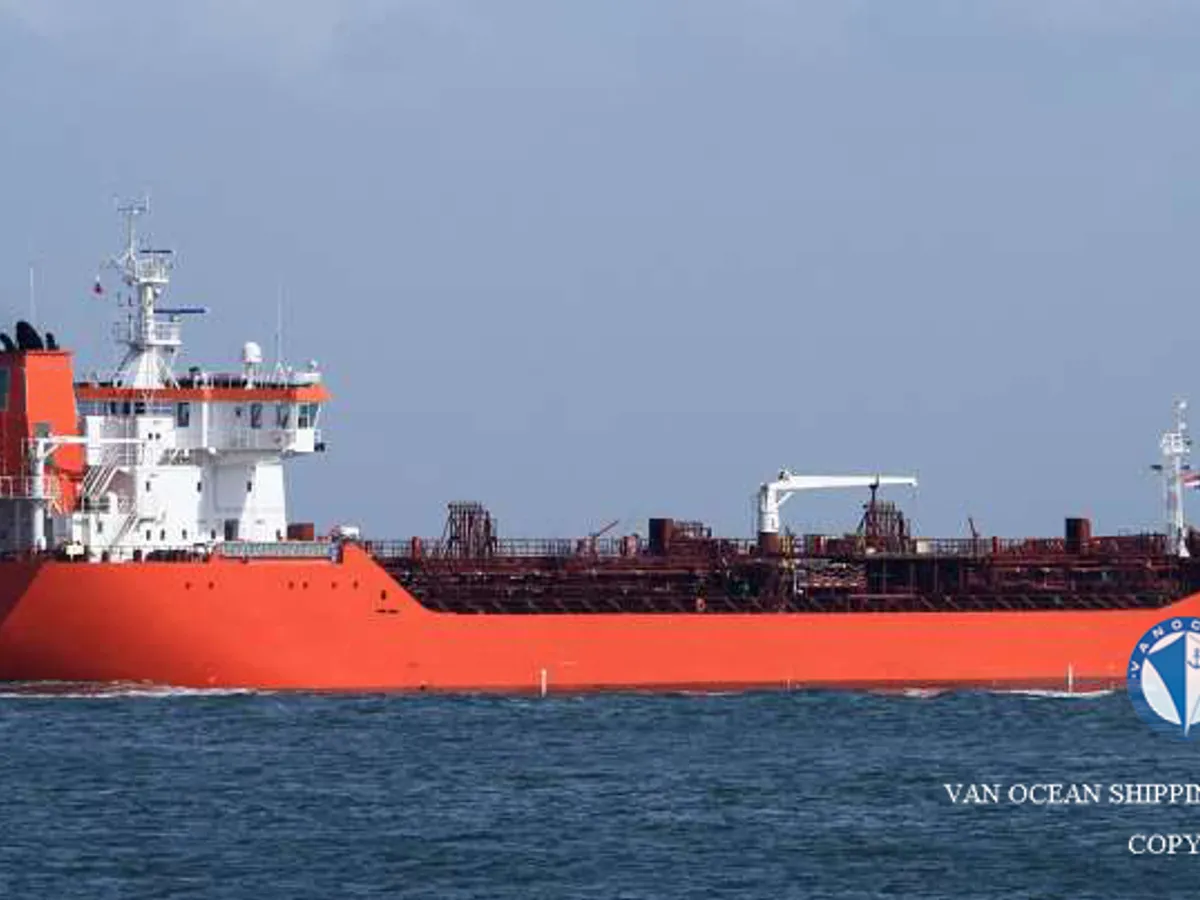Olie-/chemikaliëntanker te koop