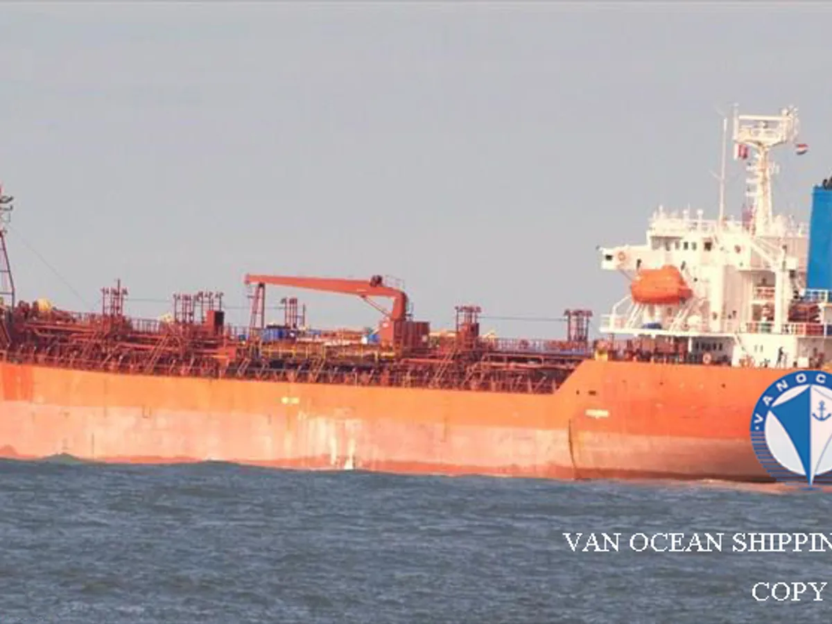 Olie-/chemikaliëntanker te koop
