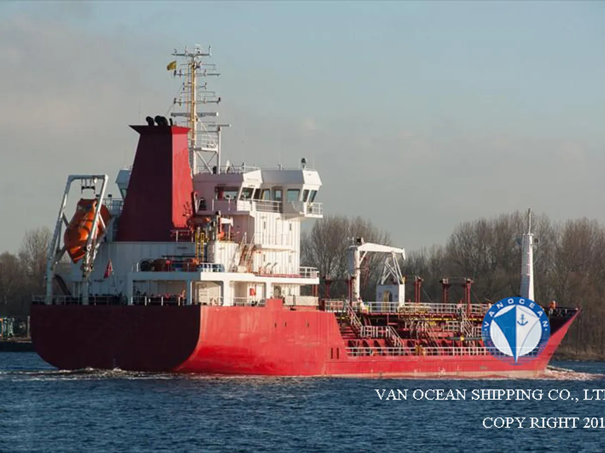 Olie-/chemikaliëntanker te koop