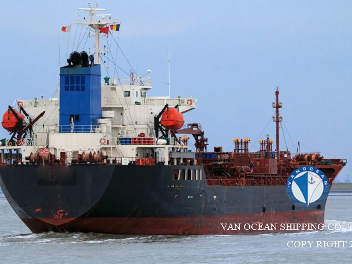 Olie-/chemikaliëntanker te koop