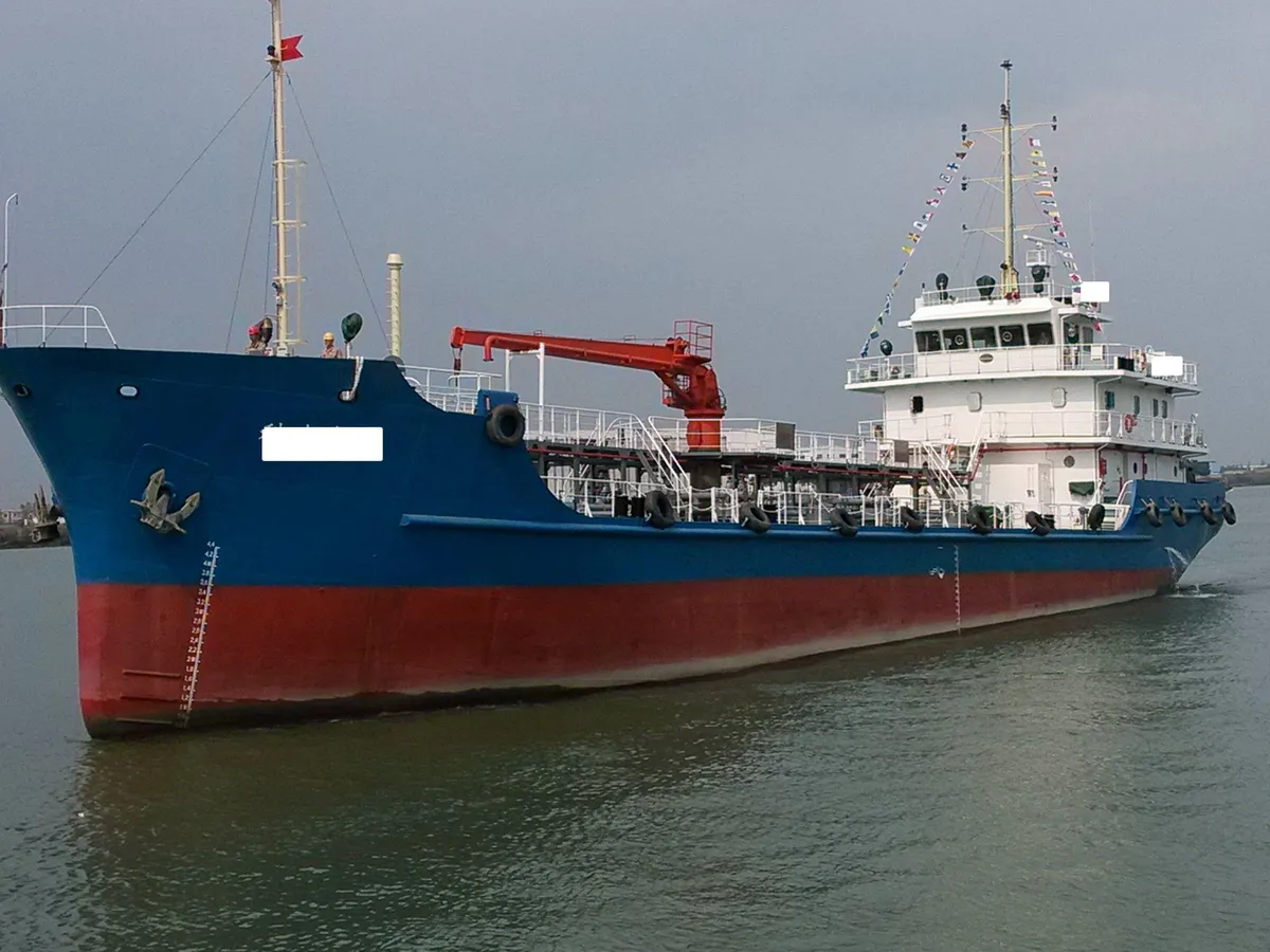 Olie-/chemikaliëntanker te koop