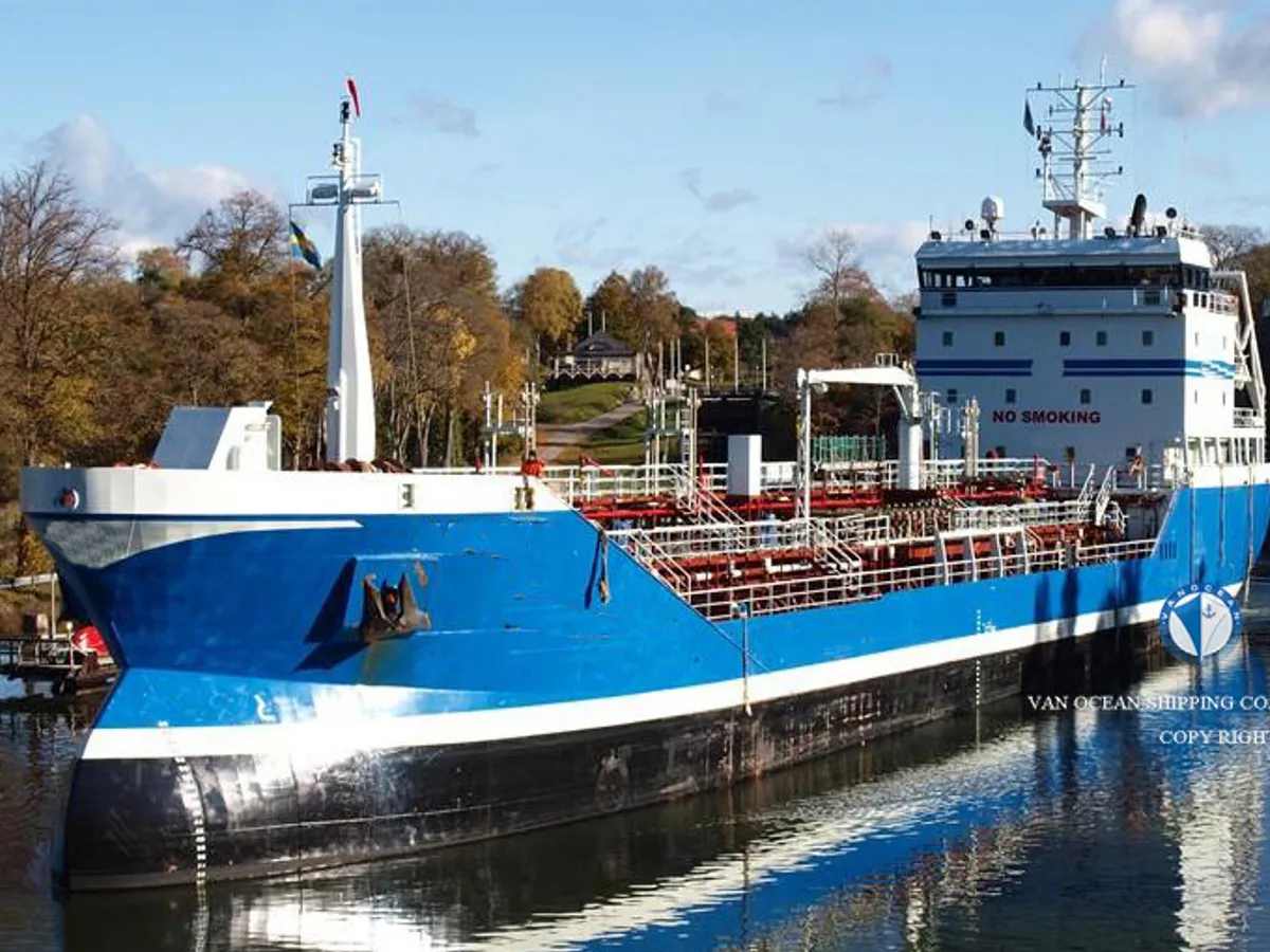 Olie-/chemikaliëntanker te koop