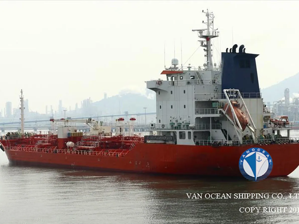 Olie-/chemikaliëntanker te koop