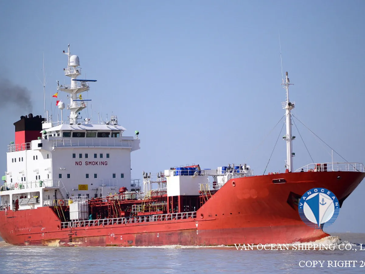 Olie-/chemikaliëntanker te koop