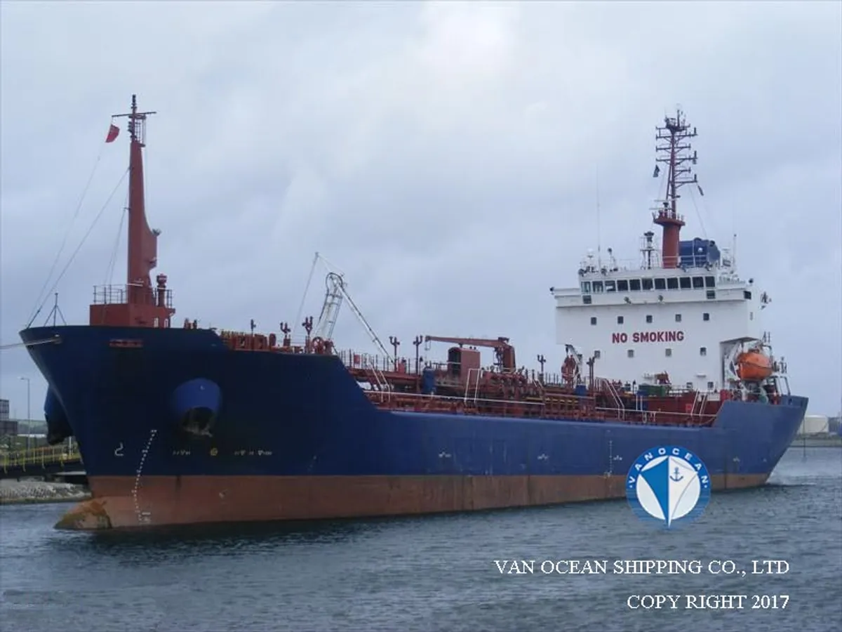 Olie-/chemikaliëntanker te koop