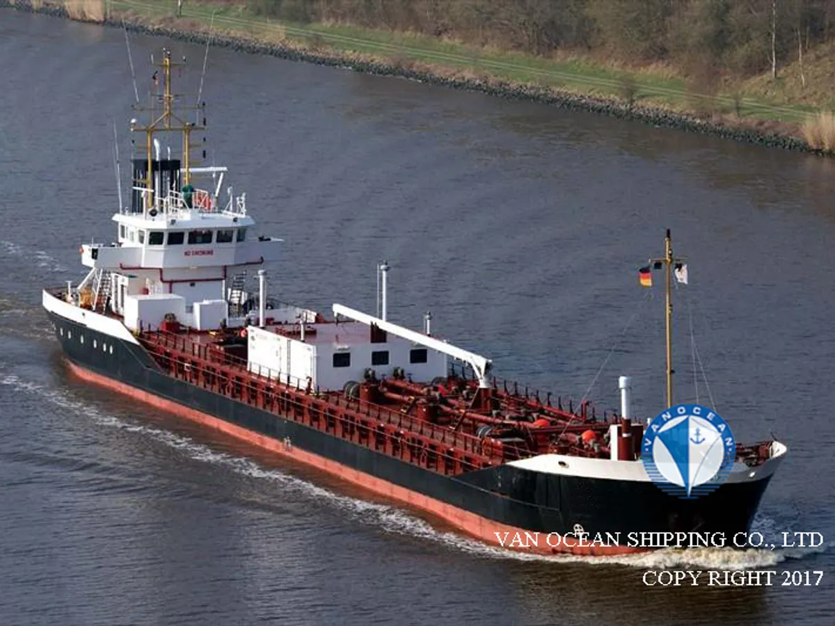 Olie-/chemikaliëntanker te koop