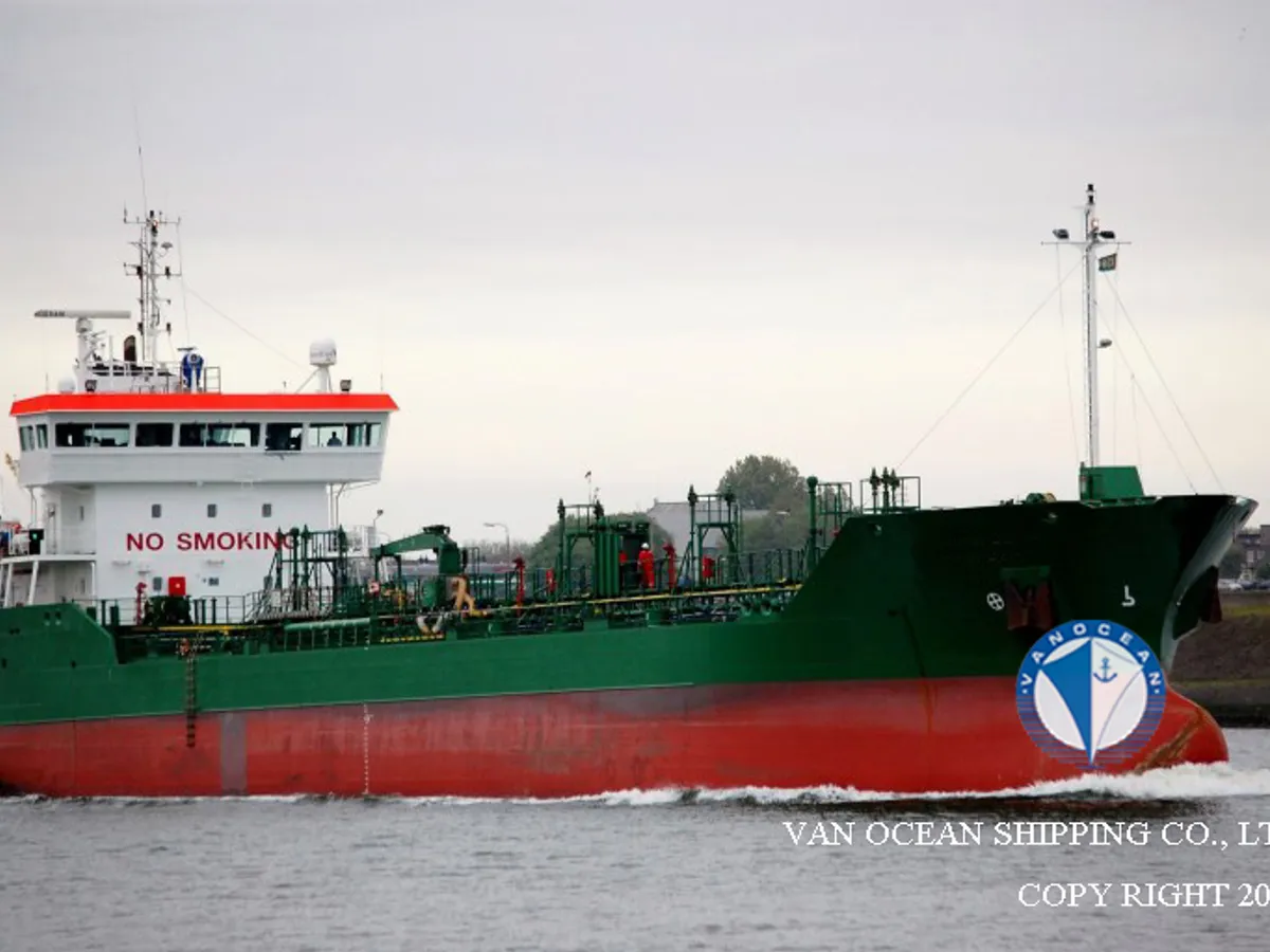 Olie-/chemikaliëntanker te koop